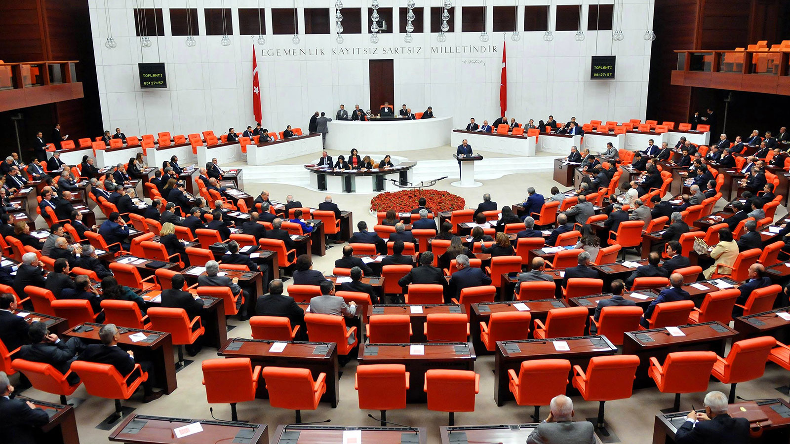 Meclis'te 313 bin lira maaş alan AKP'li tartışması: AKP'li isim önce 'yalan', sonra 'kefil olamam' dedi