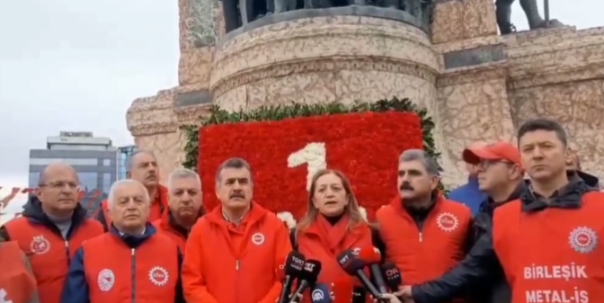 Sendikalar Taksim’deki anıta çelenk bıraktı
