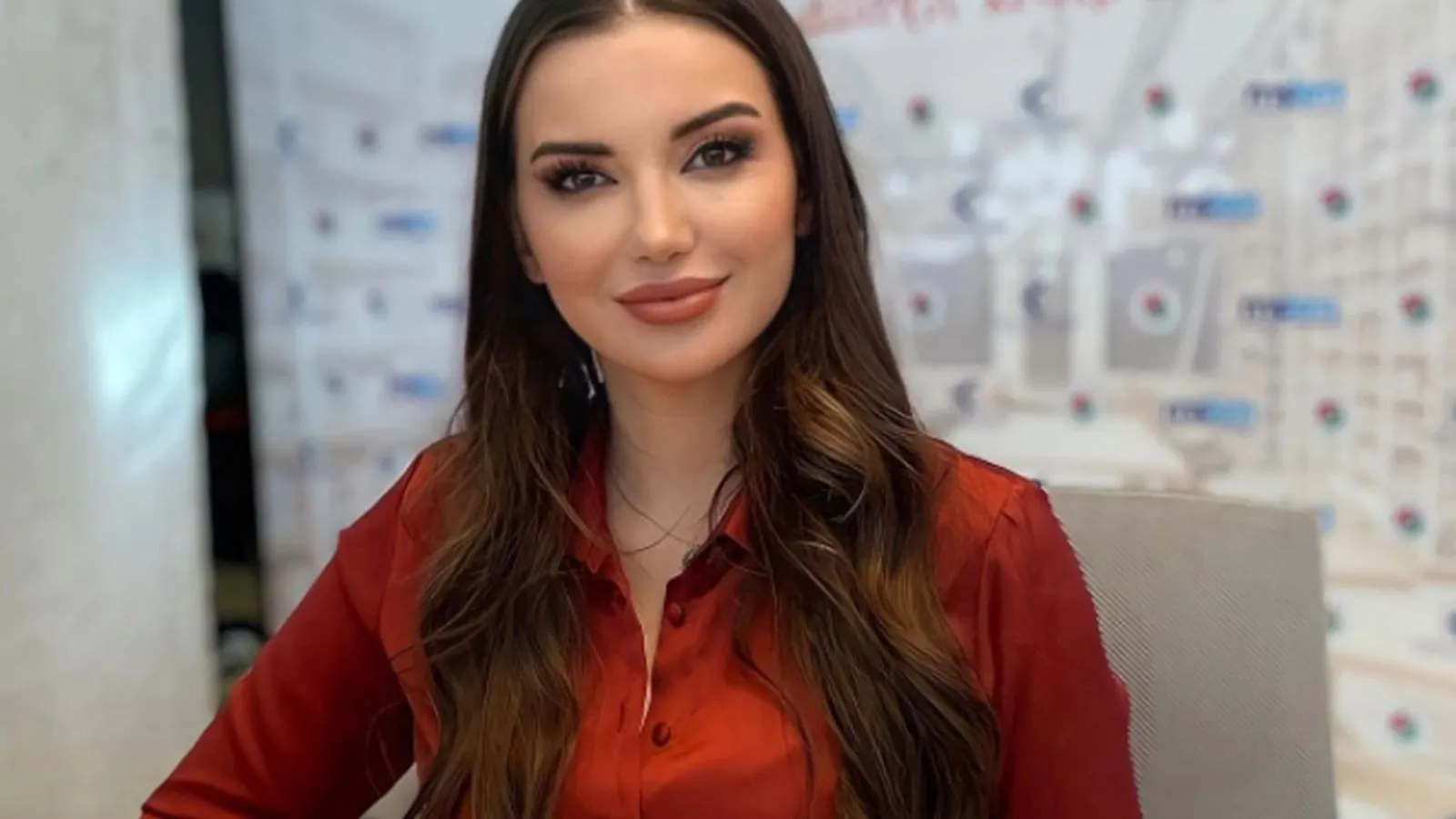 Esra Ezmeci o isyanı paylaştı: "İlişki sırasında eşim üstünü çıkarmıyor, 'deprem olabilir' diyor"