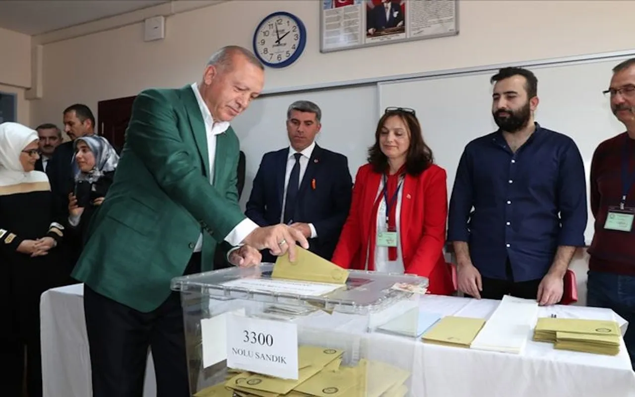 MetroPoll'den çarpıcı anket: Erdoğan, olası dört adaya karşı seçimi kaybediyor!