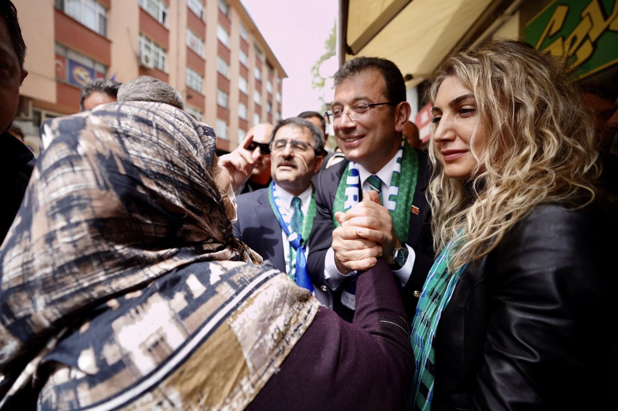 İmamoğlu'na Erdoğan'ın memleketinde coşkulu karşılama! Rize'den seçim mesajı verdi