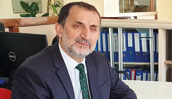 MHP'den ihraç edilen başkan, kadın şarkıcıdan 'rahatsız' oldu! Ece Seçkin'den tepki gecikmedi