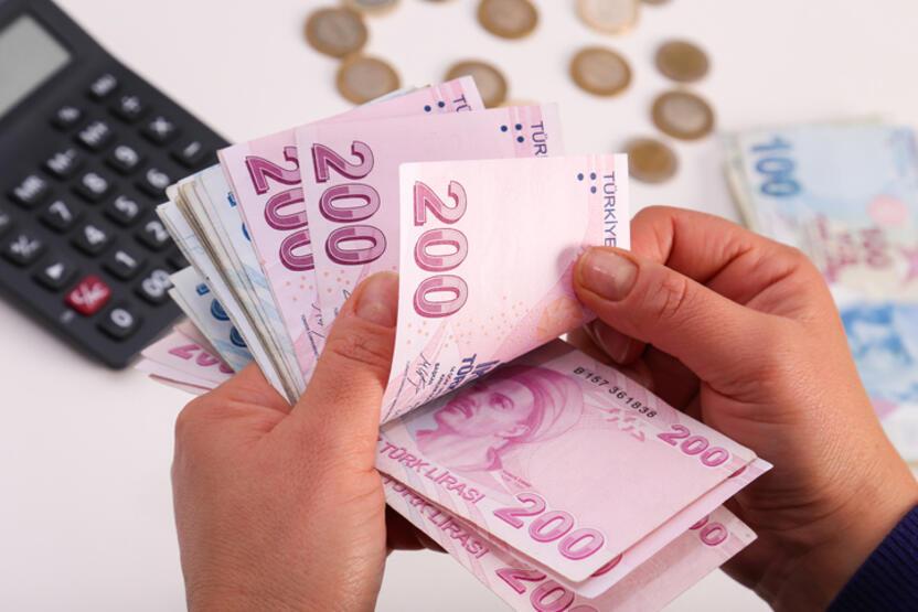 Milyonlarca memur ve emeklinin gözü bu haberdeydi! Zam miktarı...