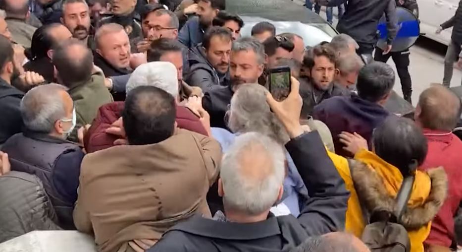 HDP önündeki gerginlikte yeni gelişme! 6 kişi gözaltına alındı