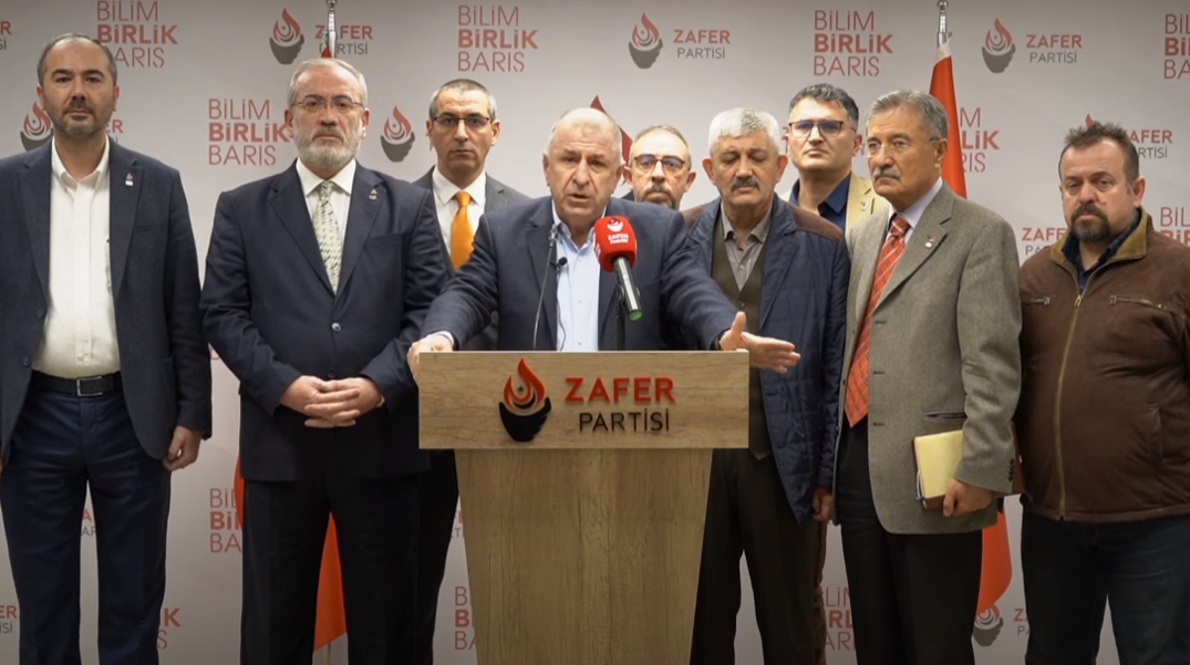 Ümit Özdağ’a hakaret eden Soylu’ya hodri meydan: "Seni yarın bulacağım oğlum...Erkeksen 11.00’de orada bekle!"