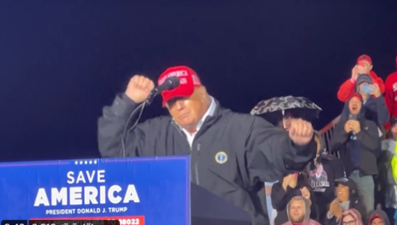 Trump, coşturdukça coşturdu! Senatör adayı Mehmet Öz’e dans ederek oy istedi