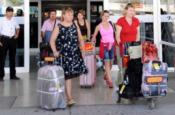 Rusya'ya uçak yetişmiyor