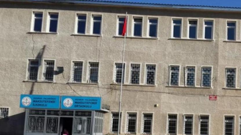 Okul müdüründen öğretmene kıyafet uyarısı: "Yolda yürüdüğünde başına gelmedik kalmaz"