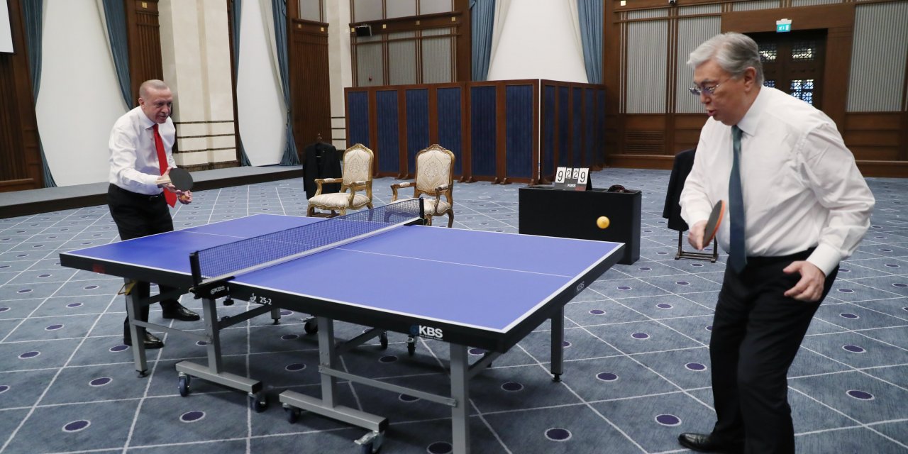 Saray'da tenis keyfi... Erdoğan ve Tokayev masa tenisi oynadı