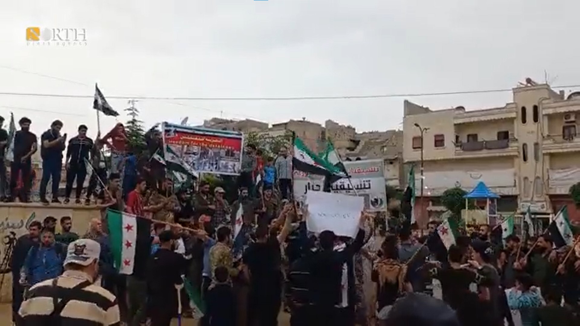 Suriye'de ''Türkiye'deki Suriyeliler dönmesin'' protestosu