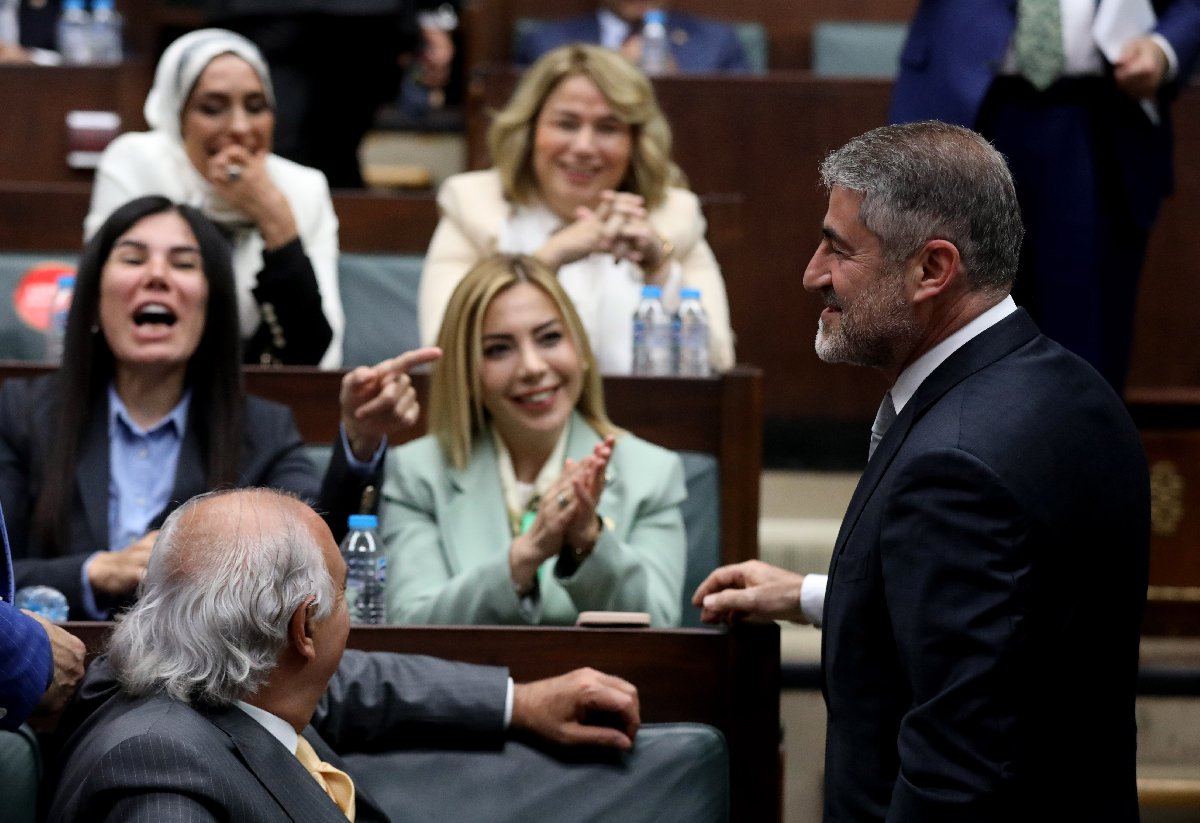 AKP Grup Toplantısı'nda 'Güldür Güldür' şov! Bakan Nebati, kadın vekilleri kahkahaya boğdu