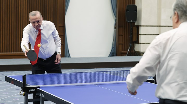 Tüm Türkiye merak ediyordu... Erdoğan raket tutma tarzıyla ilgili konuştu
