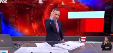 FOX TV sunucusu Selçuk Tepeli çıldırdı... Çiftçi haberine isyan etti, önündeki bardağı fırlattı...