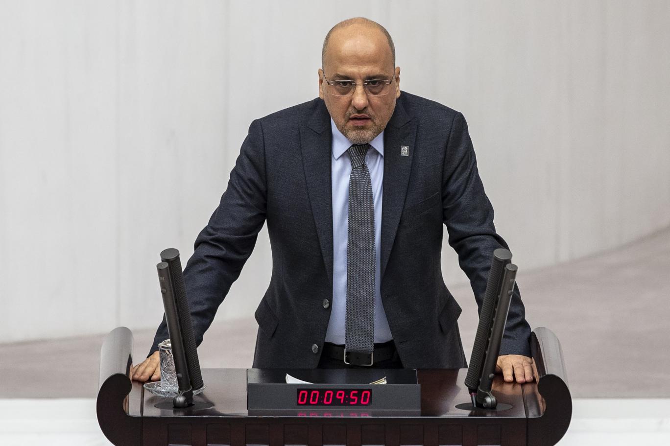 Ahmet Şık, kazanma ihtimali en yüksek adayı açıkladı "Koca bir hataya rağmen..."