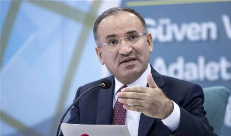 Bozdağ'dan ilginç savunma: "Tweet attı diye soruşturma açılan bir Allah'ın kulu yok"