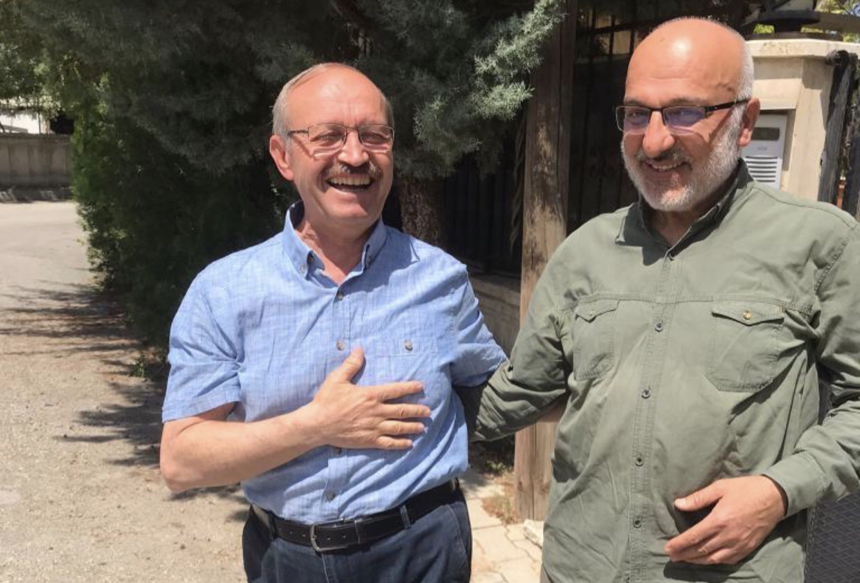 AKP'li vekilden kadınlara hakaret eden gerici başhekim yardımcısına destek ziyareti