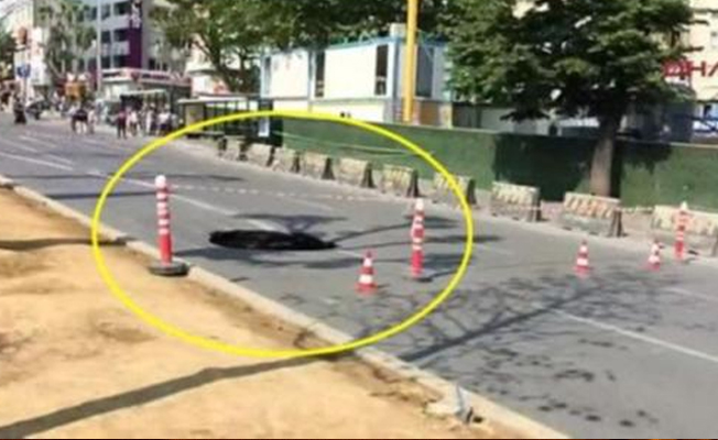 Beşiktaş'ta metro çalışmasında yol çöktü, trafik durdu