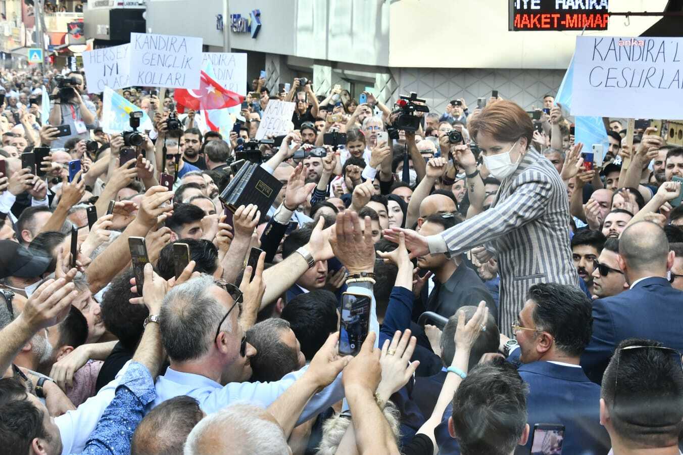 Akşener, memleketi İzmit'ten seslendi: "Ey Kasımpaşalı Erdoğan, sarayından çık!"
