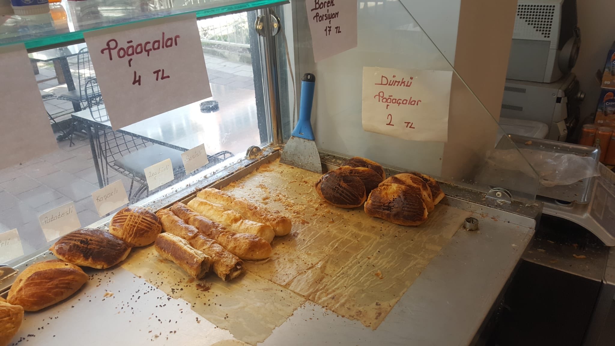 Boş baklava, boş tostun ardından... Şimdi de 'dünkü poğaça' satışı başladı!