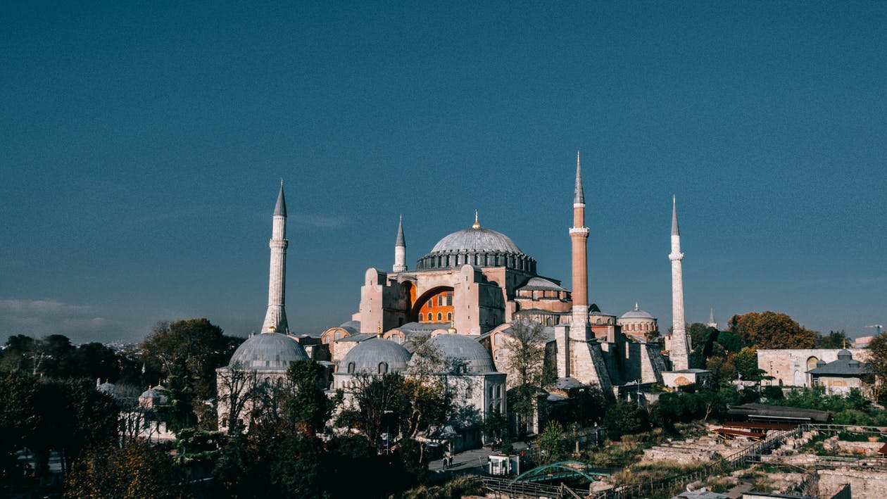 Ayasofya'da tahribatı önlemek için harekete geçtiler... Sıvalar sökülmesin diye güvenlik şeridi çekildi
