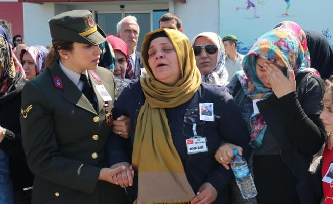 Şehit annesi: Söz verdim oğlum ağlamıyorum