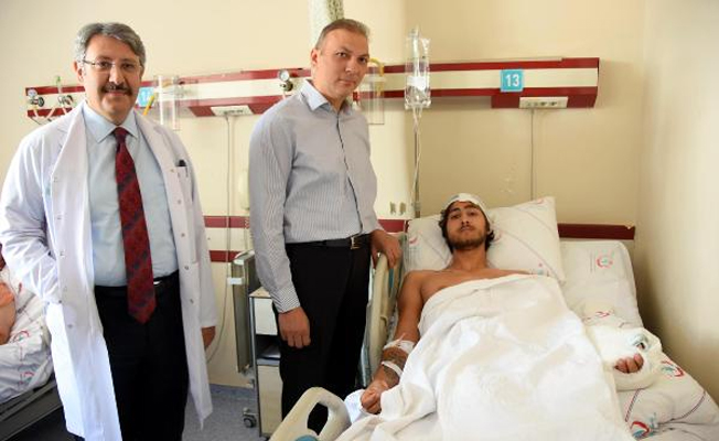 Bilekten kopan el, 8 saatlik operasyonla yerine dikildi