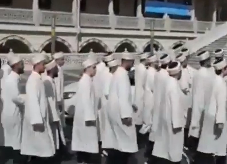 Anayasa'yı çiğneyen sözler... Dinci yapının başındaki isimden "şeriat yükleniyor" ifadesi