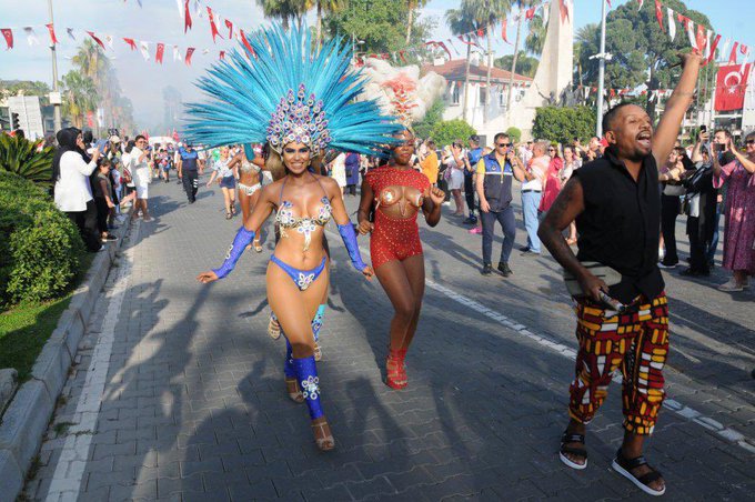 Saray ittifakında 'Rio kızları' çatlağı! AKP'li belediyeler konser yasaklarken, MHP'li belediye Rio kızlarını getirdi
