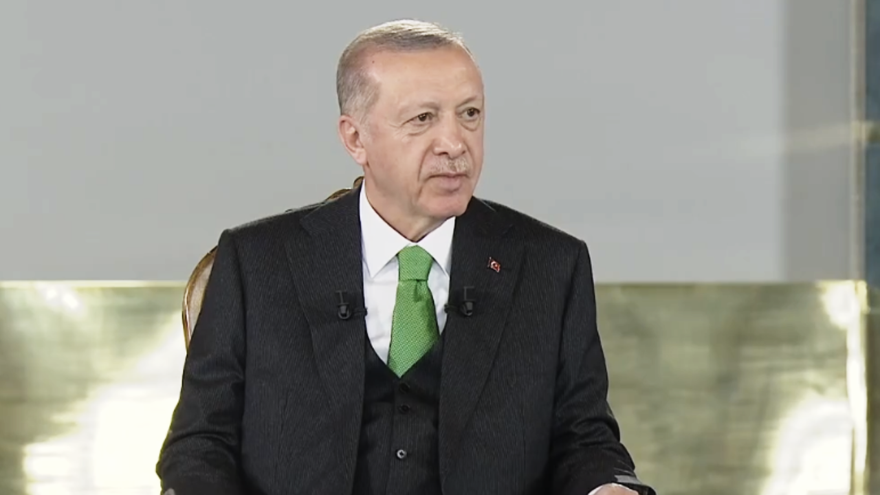 Erdoğan'dan vergi itirafı: "Vergiyi devamlı artırıyoruz, aç sefil geziyor; rakı, biradan geri durmuyor"