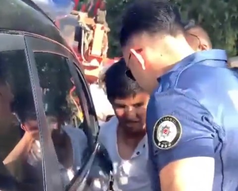 Ümit Özdağ skandal görüntüleri paylaştı... Yabancı uyruklu şahıstan polise rüşvet teklifi!