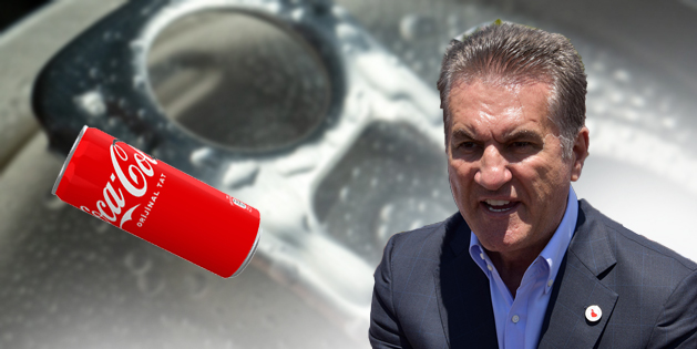 Mustafa Sarıgül kola fiyatlarına sinirlendi... Kutu kolayı yere fırlattı: "Saçma sorular soruyorsun!"