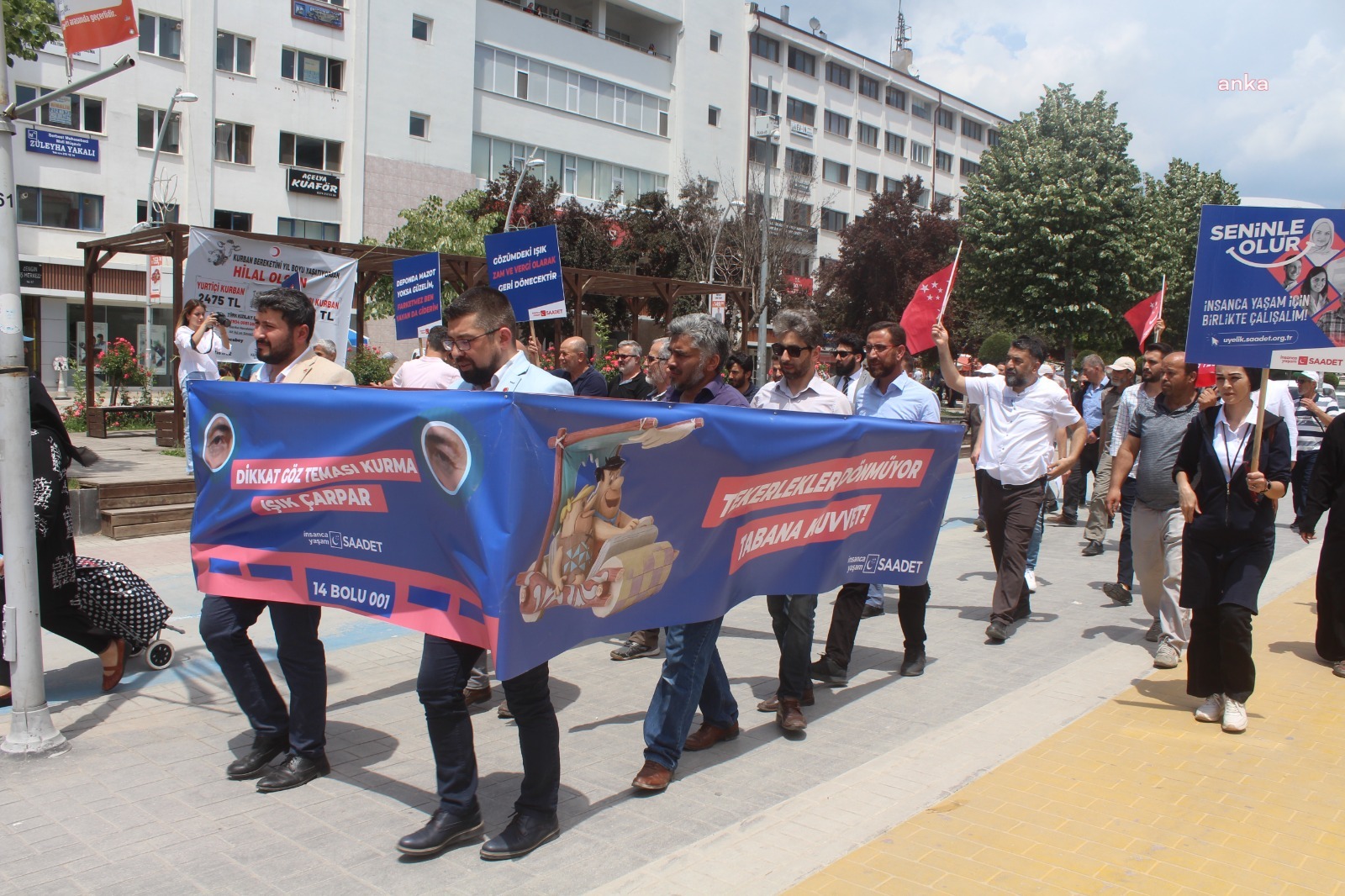 Saadet Partisi'nden akaryakıt zamlarına 'taş devri' protestosu