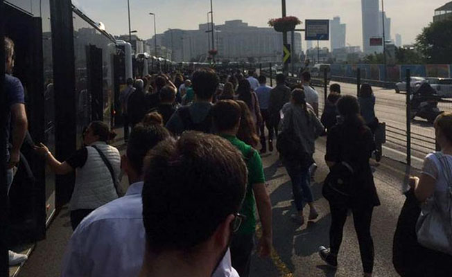 İstanbul'da metrobüs şoku