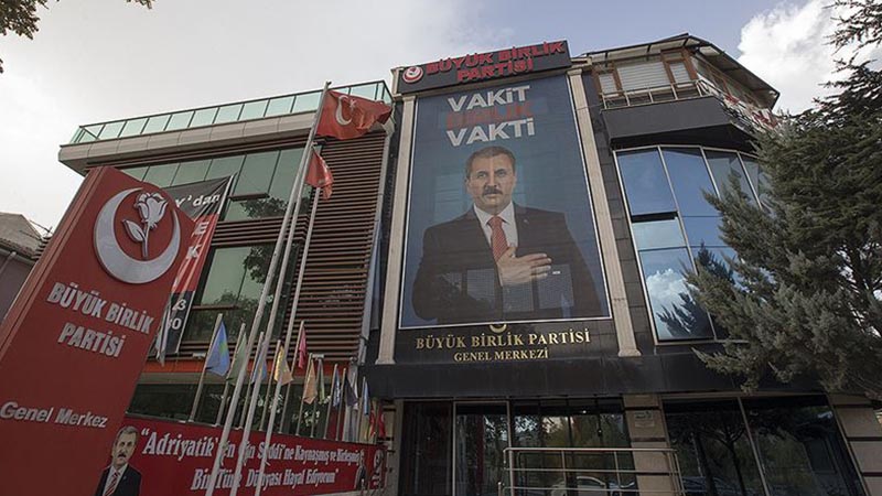 Büyük Birlik Partisi'nde Muhsin Yazıcıoğlu çatlağı! Partisinden istifa etti