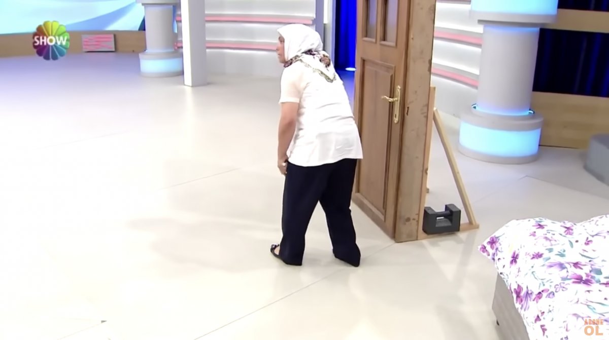 Canlı yayında tuvaletini yapışını anlattı: Ikındım, ıkındım...