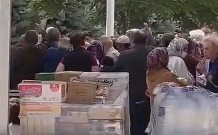 Konya'da ucuz şeker izdihamı! Millet birbirini ezdi...