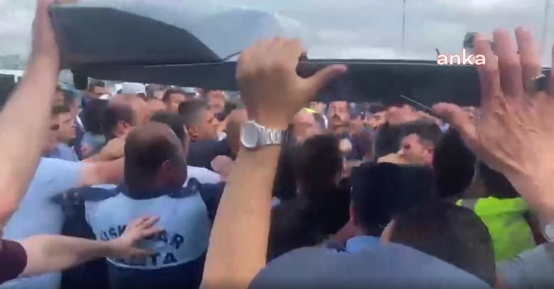 İstanbul'da zabıtalar birbirine girdi... İBB ve Üsküdar'ın zabıtaları arasında yumruklar havada uçuştu!