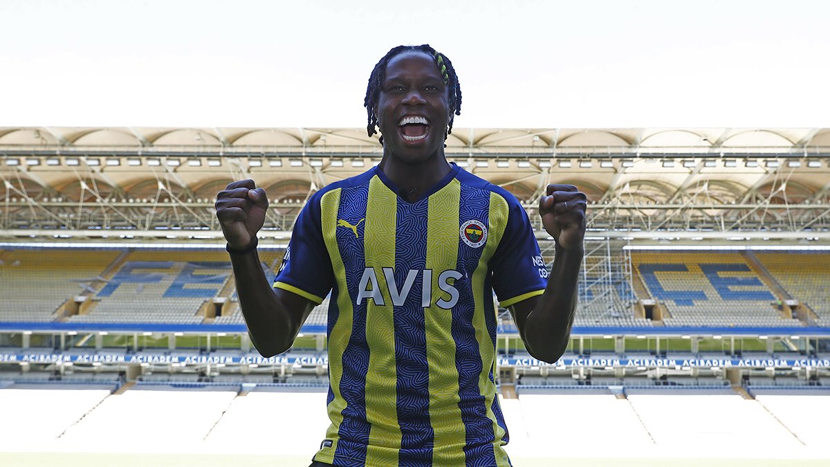 Bruma sarı lacivert renkli formayı giydi!