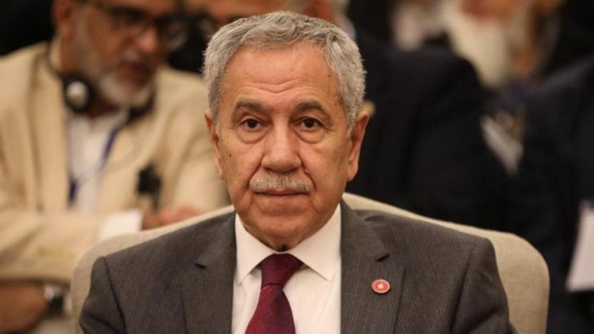 Akit yazarından 'kral çıplak' diyen Bülent Arınç'a: "Gel Akit TV’ye, bir de buradan de"