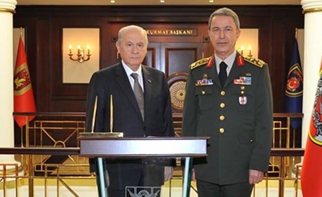 Bahçeli'den Akar çıkışı: Babamın oğlu değil!