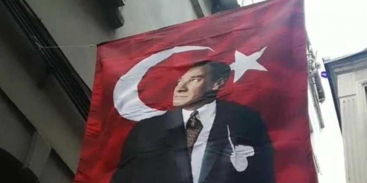 Yobazlar Trabzon'da Atatürk posterine saldırdı... 1 kişi tutuklandı