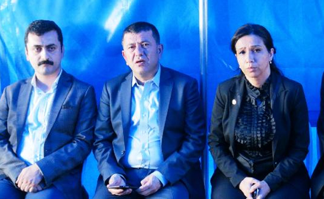 CHP’li vekillerden şehit Yarbay Songül Yakut’un ailesine taziye