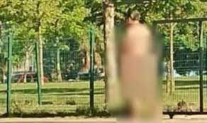 Samsun'da çıplak gezen kişi darp edildi