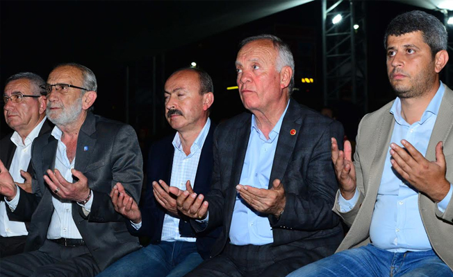 Beylikdüzü'nde eller şehitler için göğe açıldı