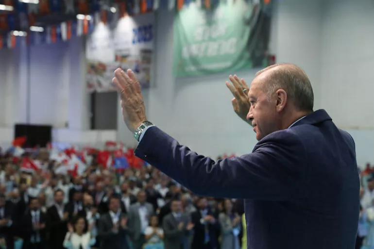 AKP'de erken seçim kulisleri: Erdoğan'a seçim için iletilen tarih belli oldu