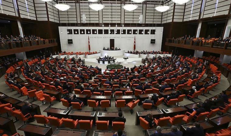 'Sansür yasası'nın Meclis görüşmeleri ertelendi