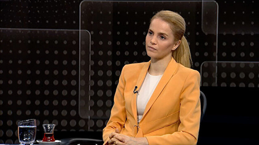 Tuğçe Kazaz bu kez dış politikaya soyundu: Adalara girilmeli