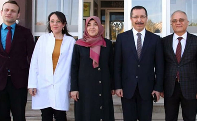 Rektörün eşini atamasına tepki büyüyor