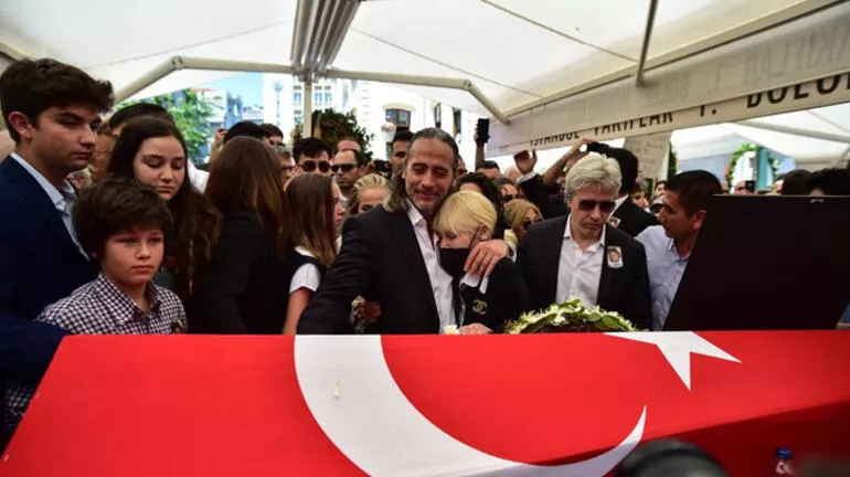 Cüneyt Arkın son yolculuğuna uğurlandı