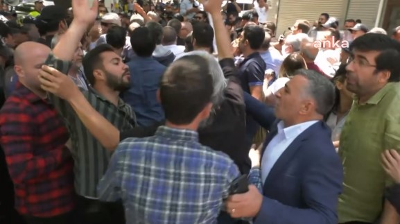 TÜİK'te gergin anlar! KESK'in basın açıklamasına polis müdahalesi